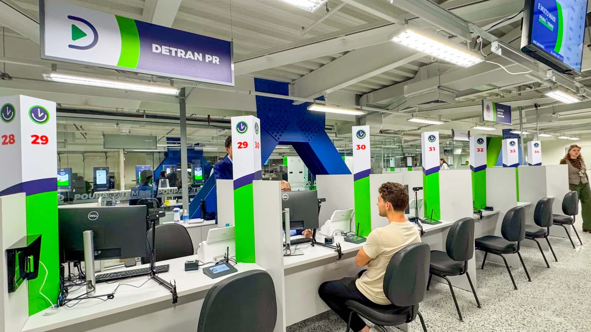 Detran PR: 100 vagas confirmadas para níveis médio e superior