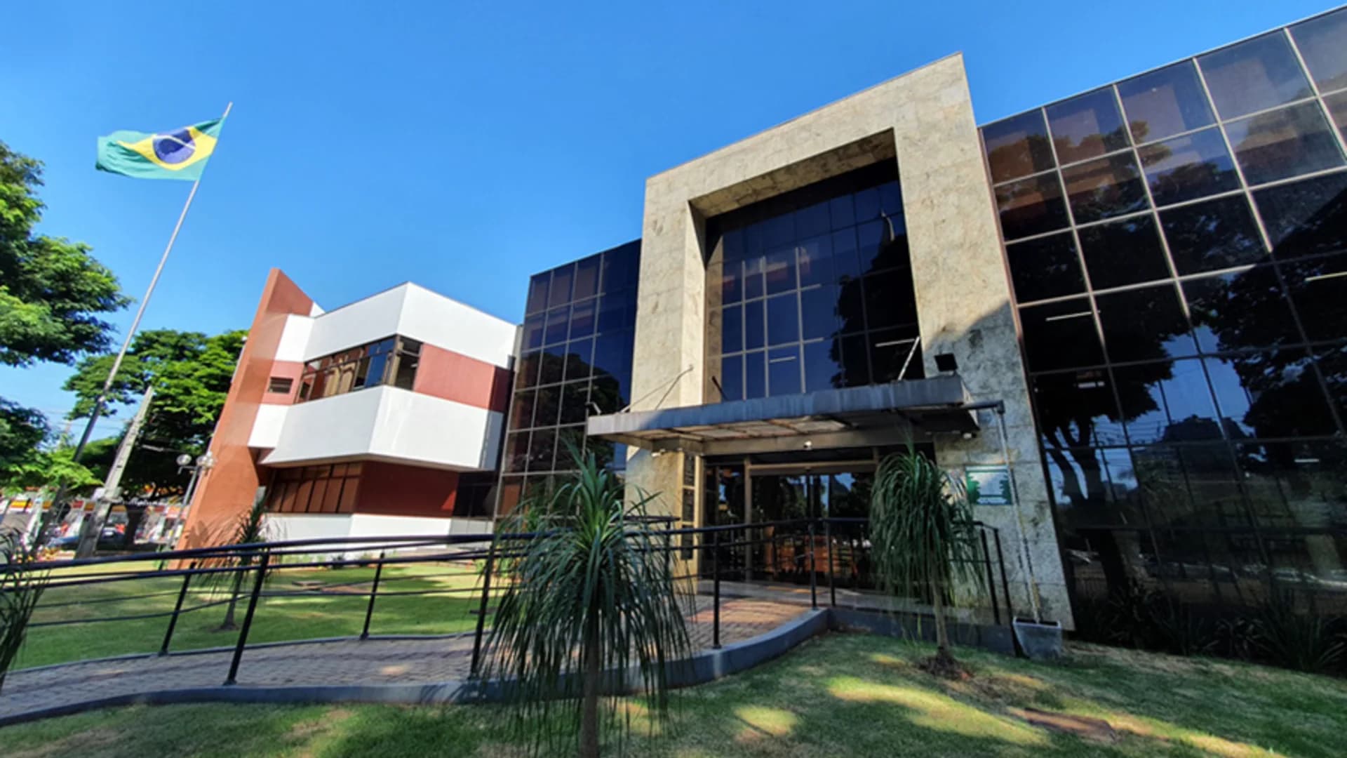 Concurso Câmara de Maringá terá 14 cargos e salários de R$ 7,5 mil